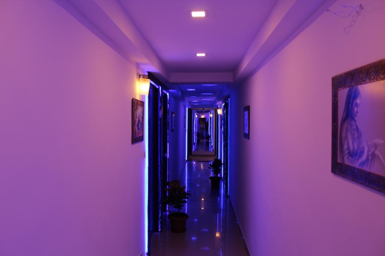 Hotel Kum Kum Adalaj Exteriör bild