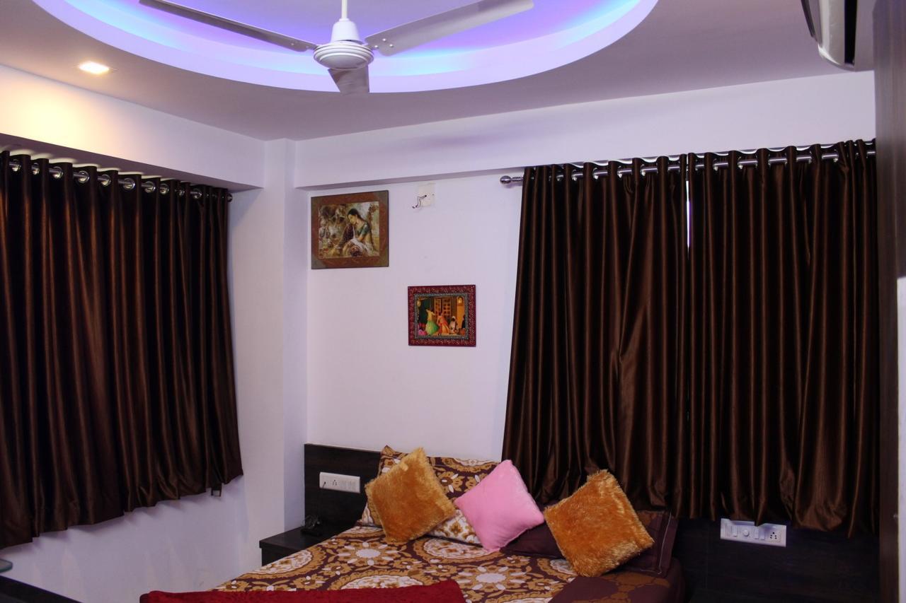 Hotel Kum Kum Adalaj Exteriör bild