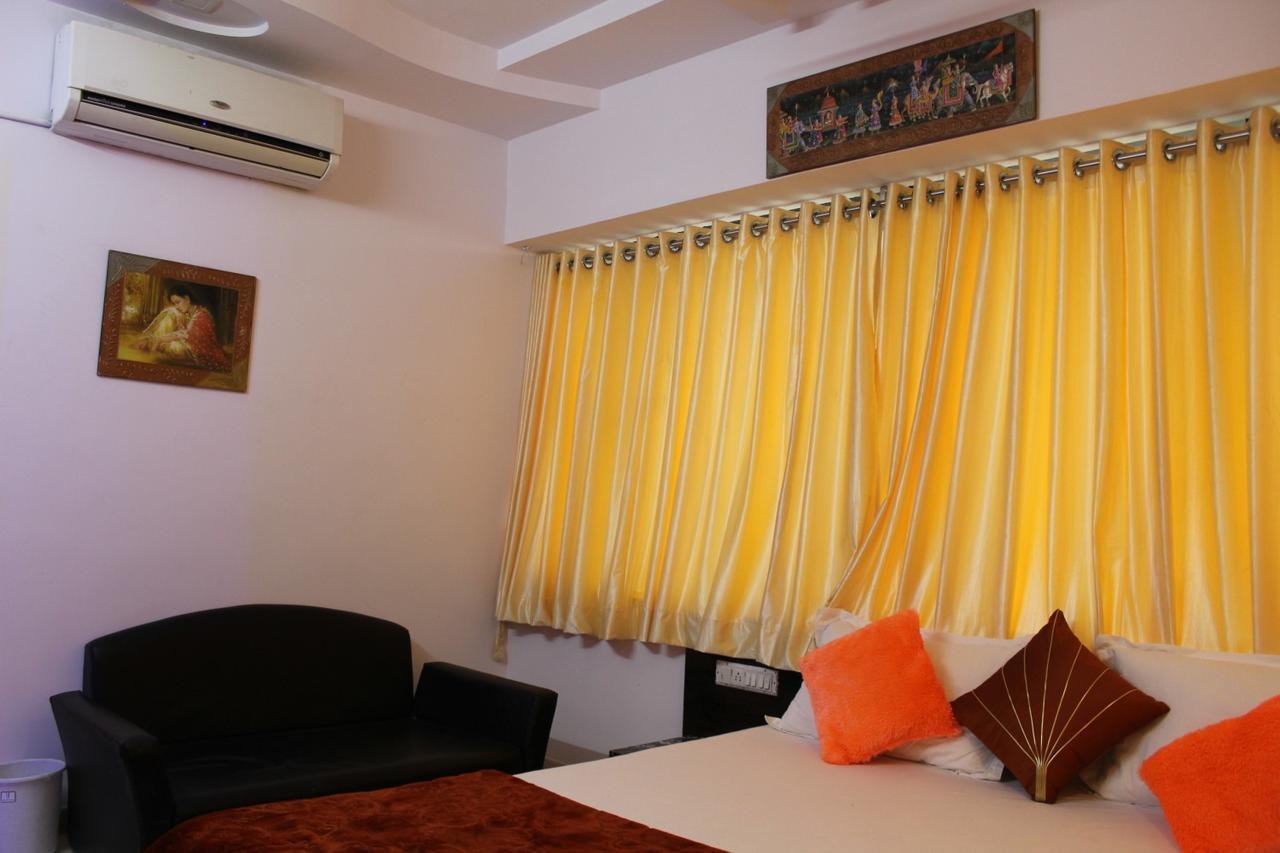 Hotel Kum Kum Adalaj Exteriör bild