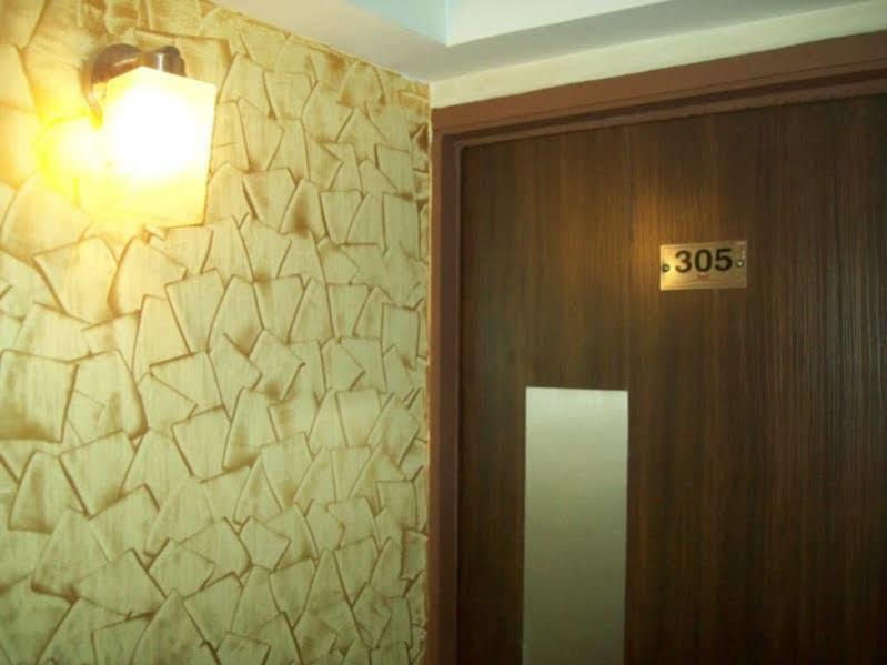 Hotel Kum Kum Adalaj Exteriör bild