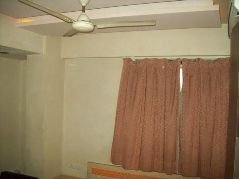 Hotel Kum Kum Adalaj Exteriör bild
