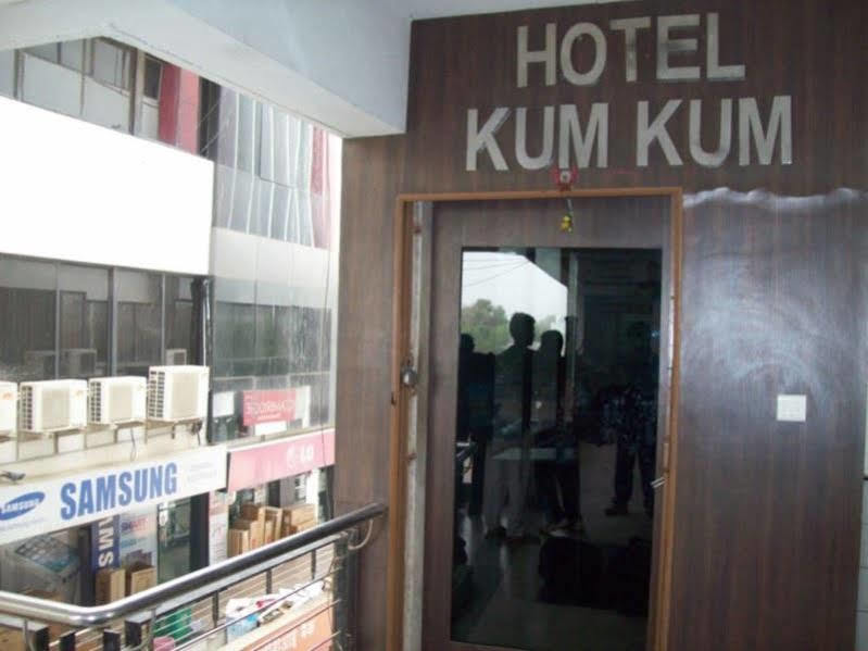 Hotel Kum Kum Adalaj Exteriör bild